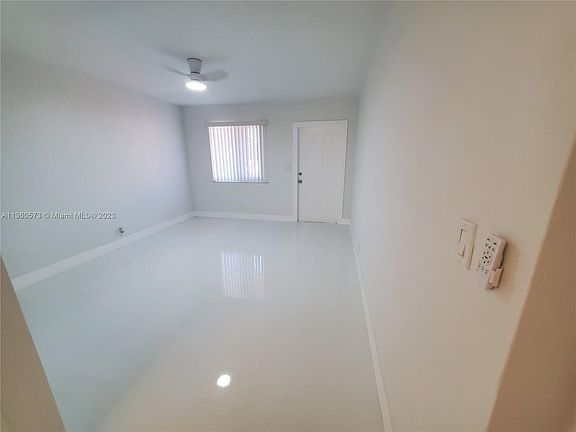 4th image of 26 SE 3rd Ter APT 1