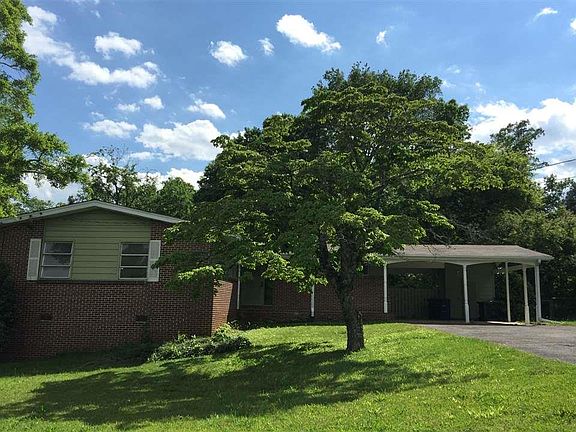 2nd image of 2100 Larkspur Ln
