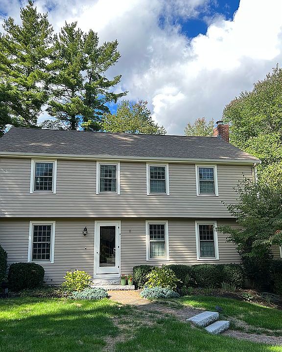1st image of 8 Surrey Ln