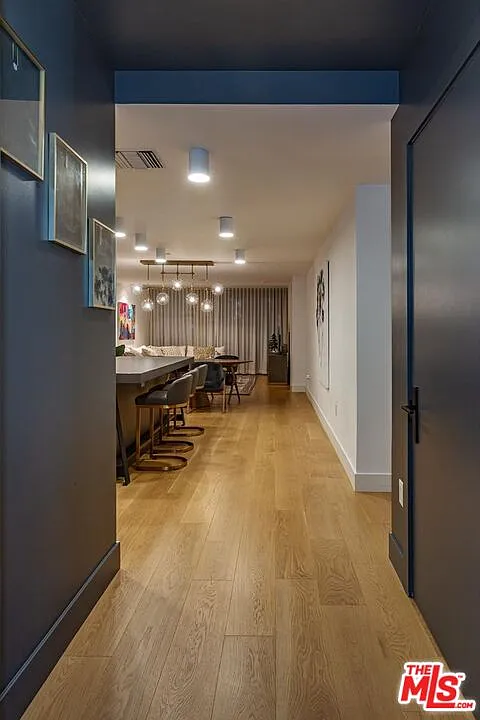 2 bed, 3.0 bath, 1720 sqft, $8,950 — Photo 2