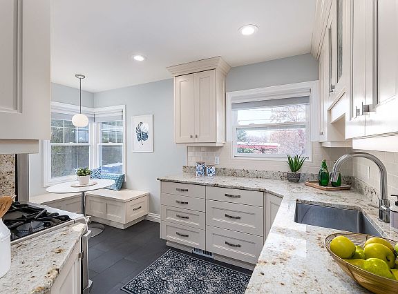 4th image of 2169 E Mabey Dr