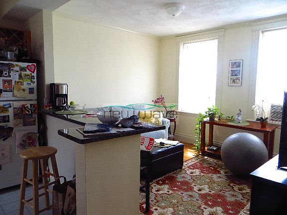 5th image of 32 Queensberry St APT 15