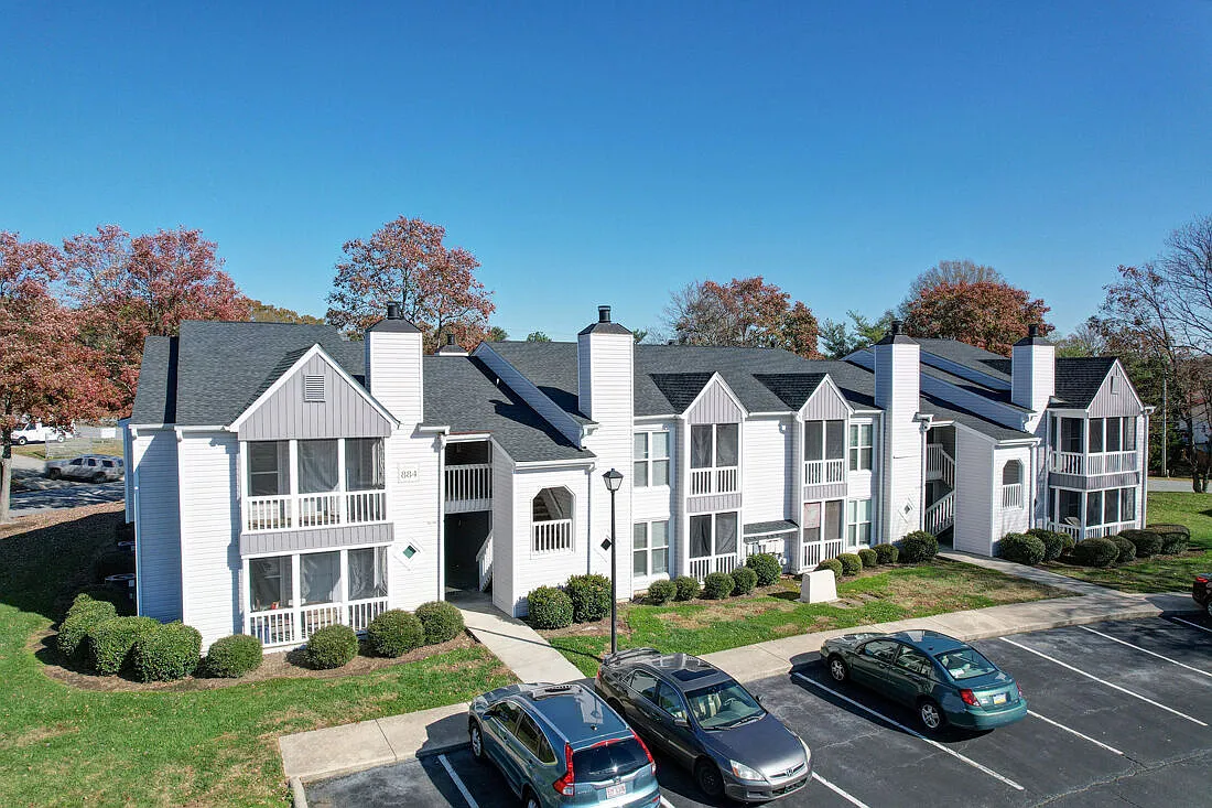 Chatham Wood Apartments — Photo 2