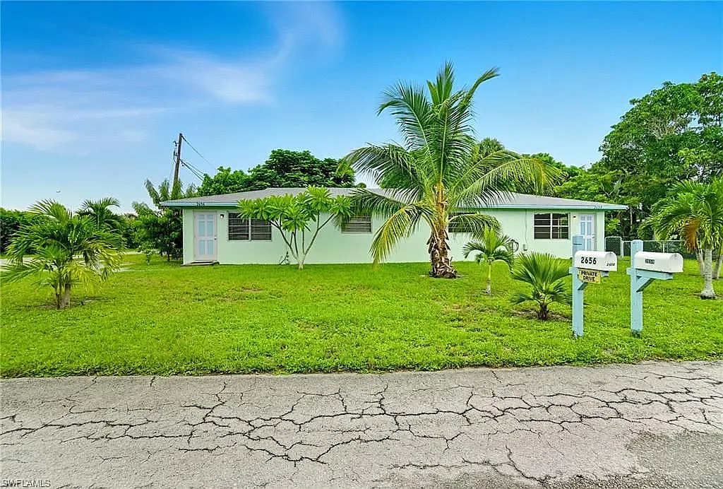 Building Photo - 2656 Mangrove St