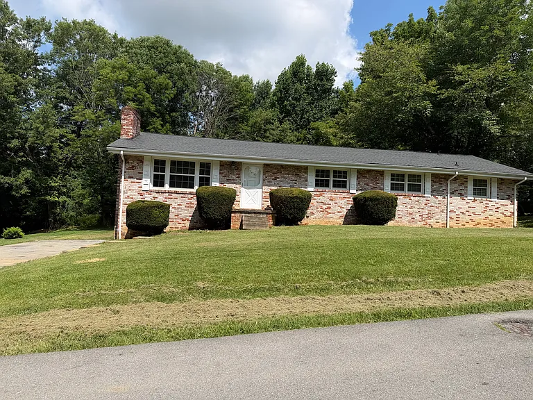 2406 Huffine Cir — Photo 1