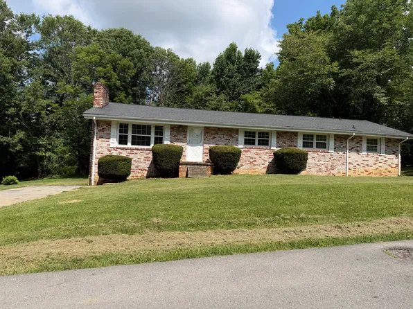 2406 Huffine Cir, Johnson City, TN 37604