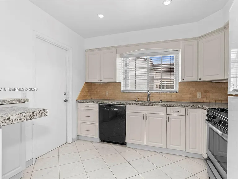 9125 Carlyle Ave — Photo 5