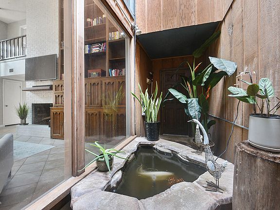 5th image of 305 Halcott Dr APT 101
