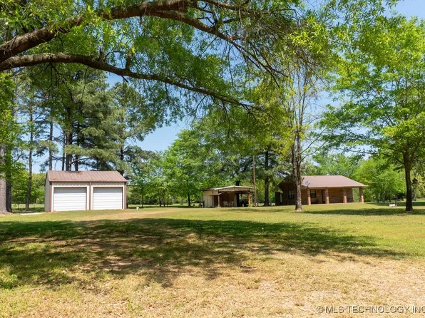 2703 E 2010th Rd, Hugo, OK 74743