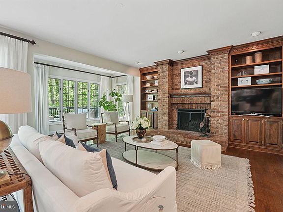 3rd image of 6613 Plantation Ln