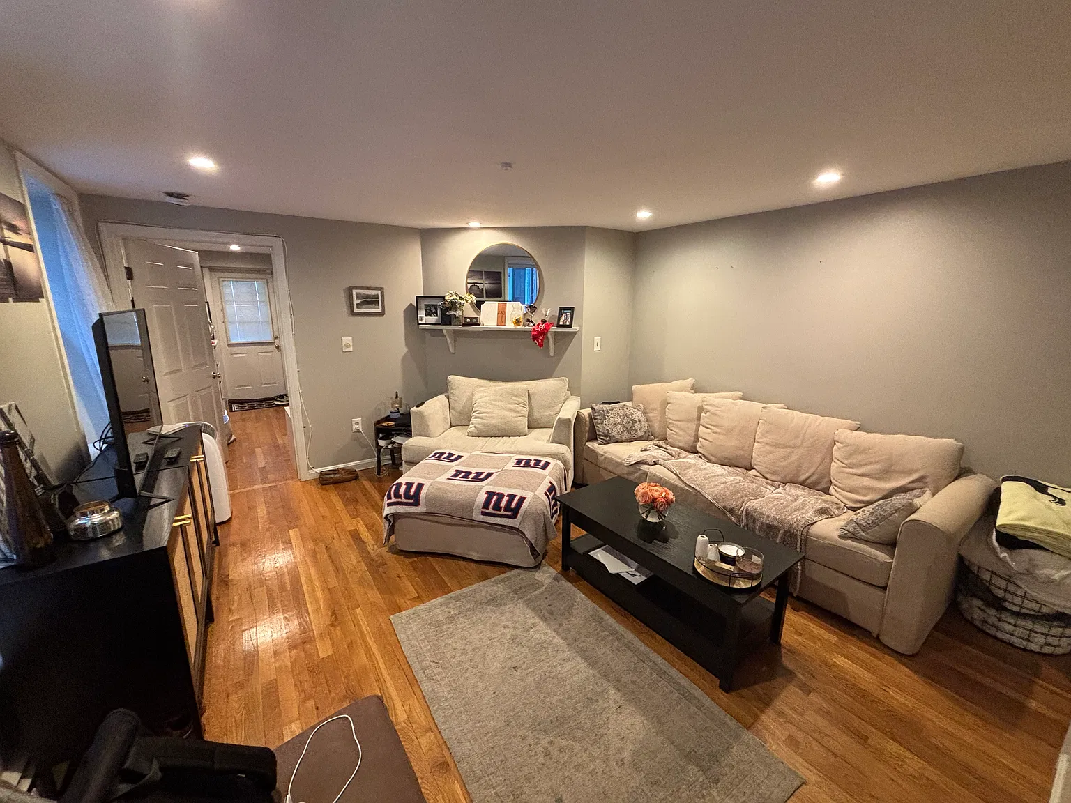 516 E Broadway — Photo 4