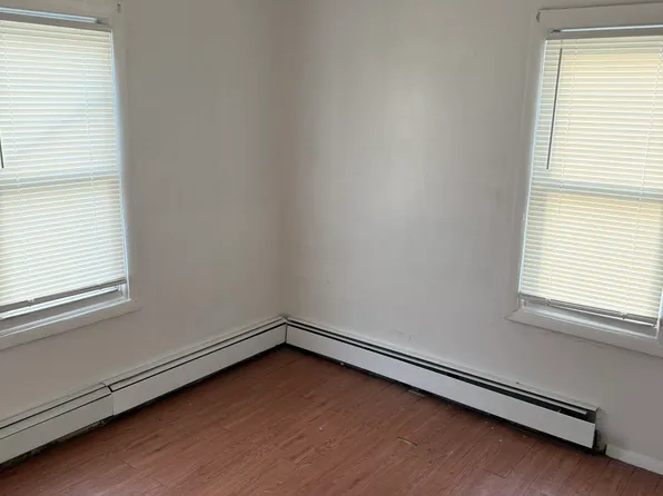 52 E Dover St, Waterbury, CT 06706