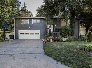1713 Denholm Dr, Manhattan, KS 66503