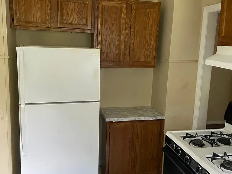 563 Parkchester Dr — Photo 6