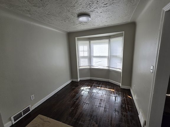 5th image of 2302 Tyler St