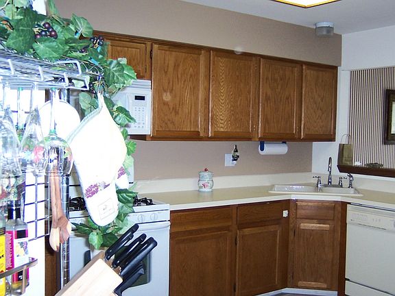 3rd image of 1084 Rockport Dr