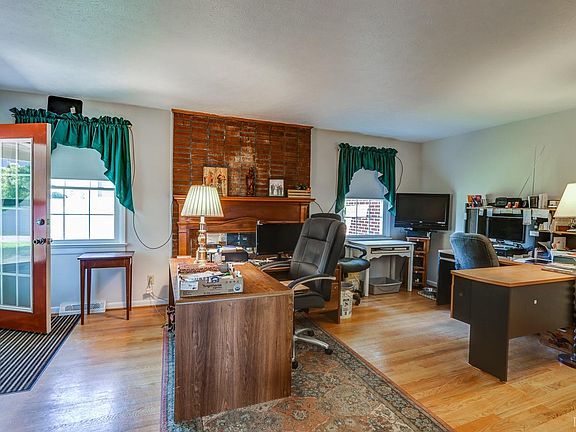 4th image of 1071 Claymont Dr
