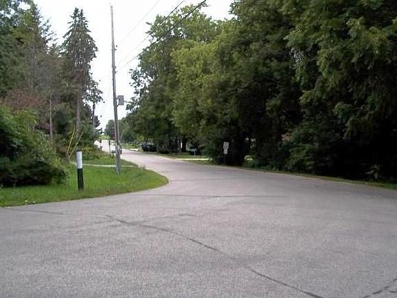 3rd image of 3425 Lake Dr