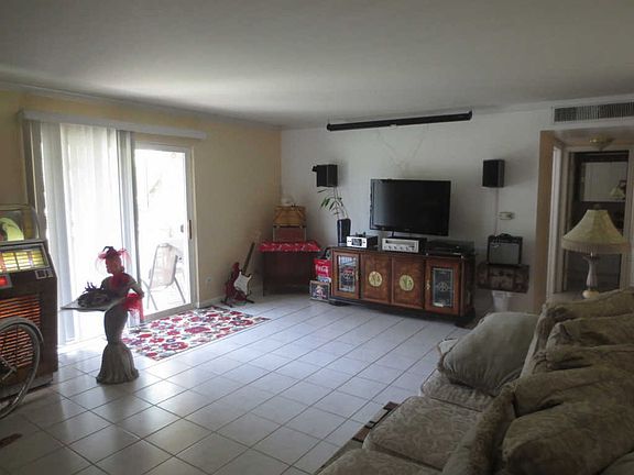 2nd image of 910 Beau Dr Unit 214