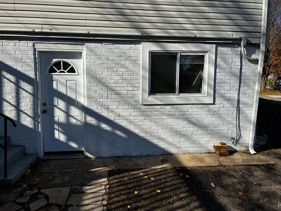 1st image of 808B W Ray Ave