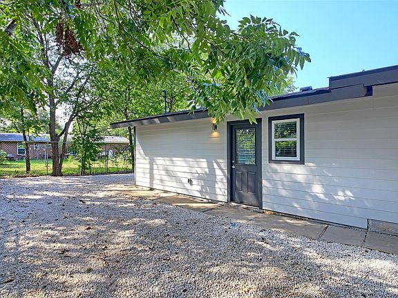 4th image of 2101 Benwick Cir #B