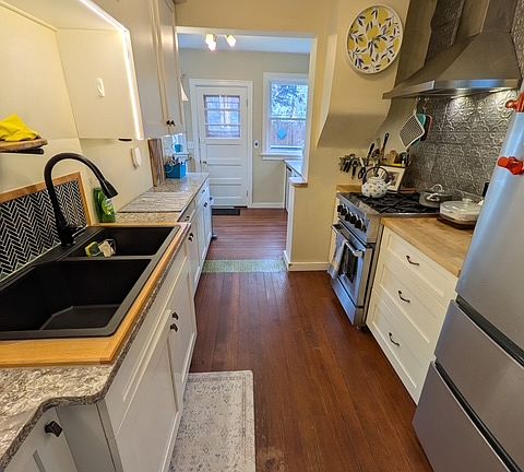 5th image of 608 E Geyser St