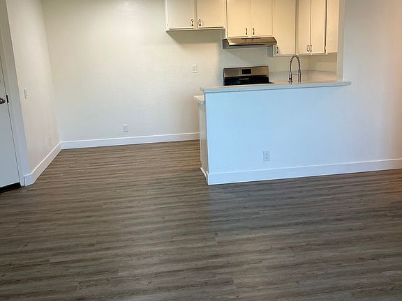 5th image of 7320 Hazeltine Ave APT 310