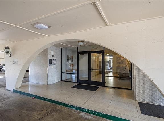2nd image of 1614 Hudson St APT 103