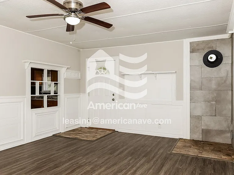 37636_004_wm_-_living_room_13028023.jpg