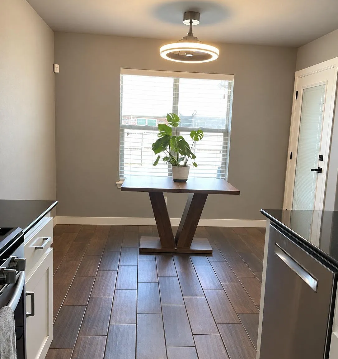 4 bed, 2.5 bath, 1830 sqft, $2,200 — Photo 3