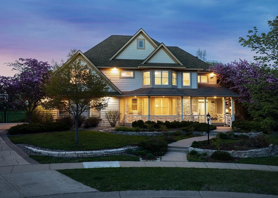1st image of 3360 Crestmoor Dr