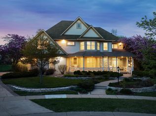 3360 Crestmoor Dr, Woodbury, MN 55125