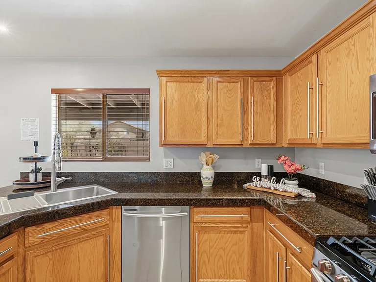 458 W Cedar Chase Dr — Photo 9