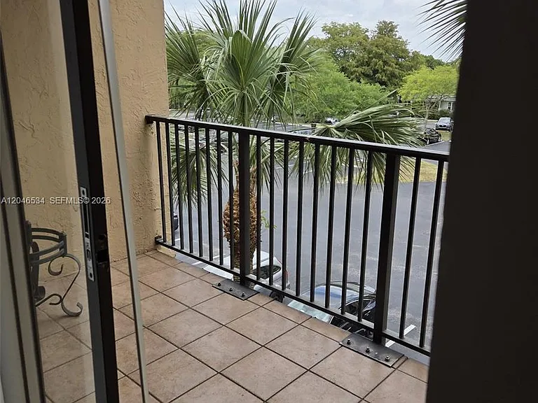14601 N Kendall Dr #304K — Photo 12