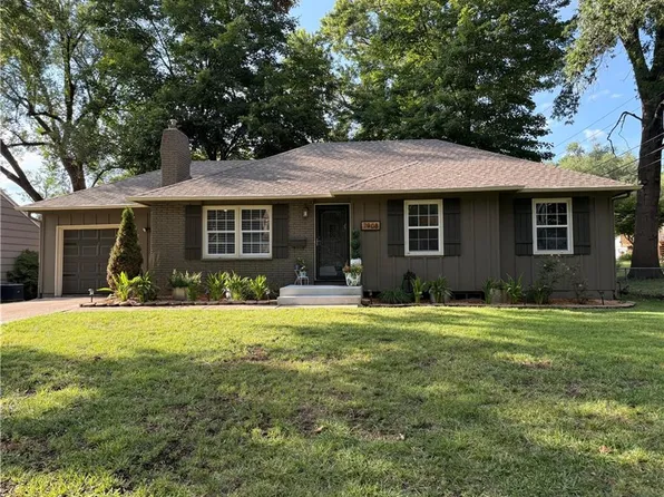 7908 W 92nd Pl, Overland Park, KS 66212