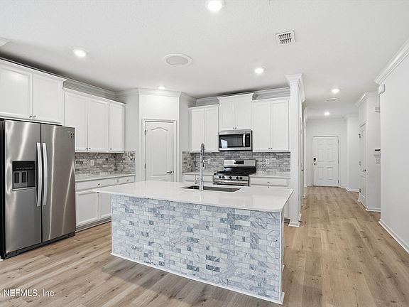 3rd image of 48 MARTELLO Drive