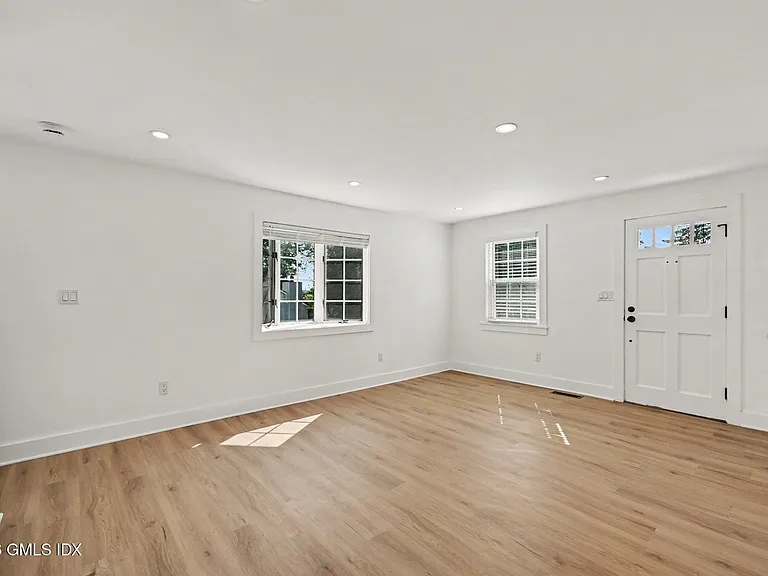 25 Hoover Rd — Photo 5