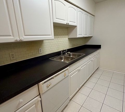 4th image of 3721 W Cass St