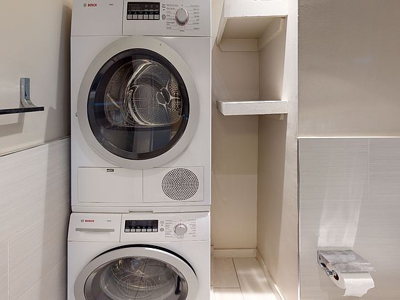 5th image of 310 Greenwich St APT 13E