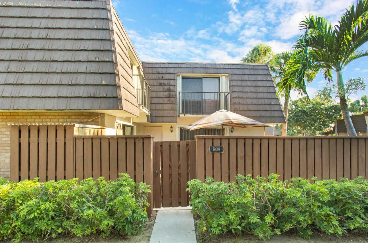 2 bed, 2.5 bath, 1188 sqft, $2,900 — Photo 1