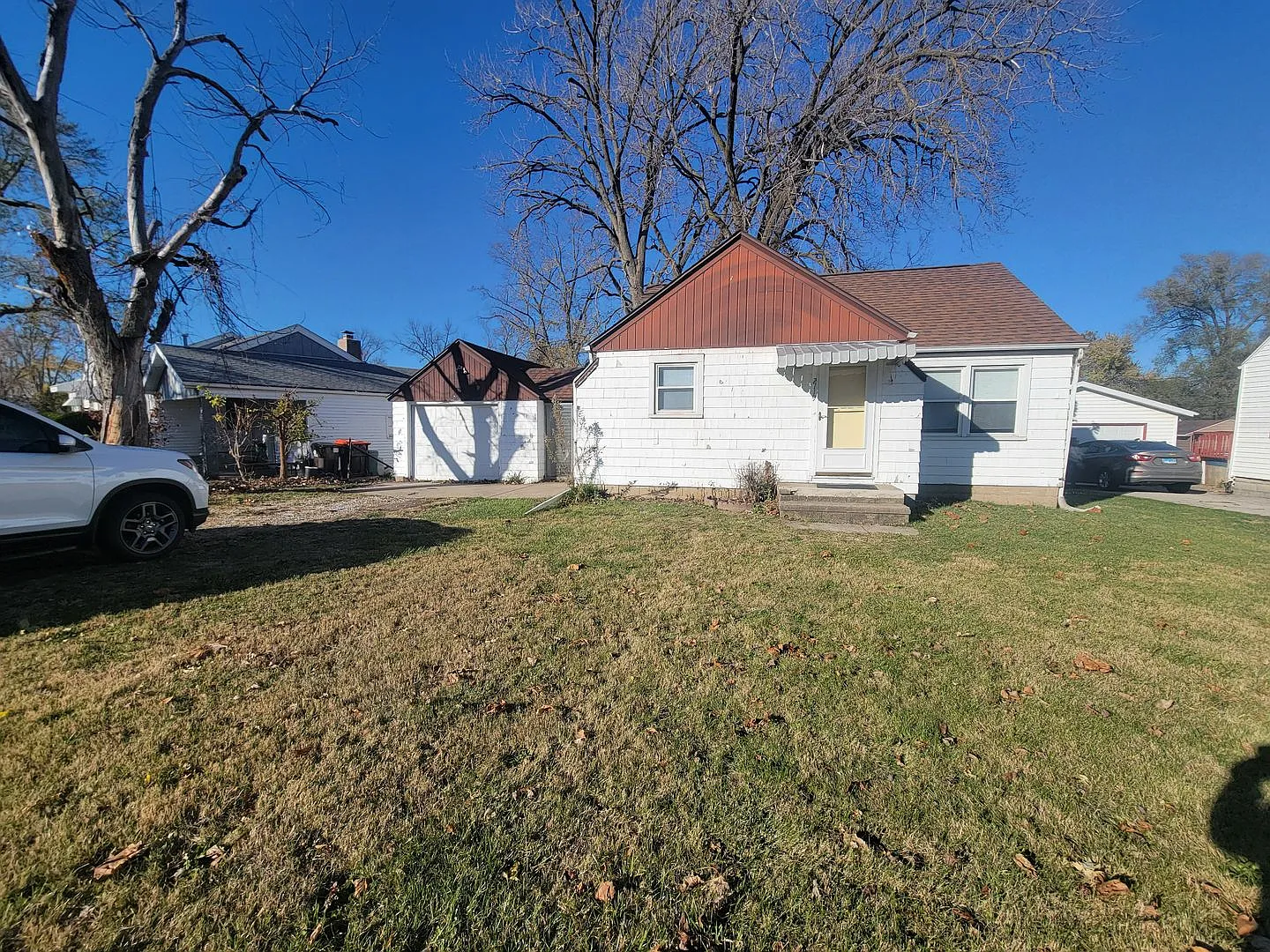 2119 W Richwoods Blvd photo 1