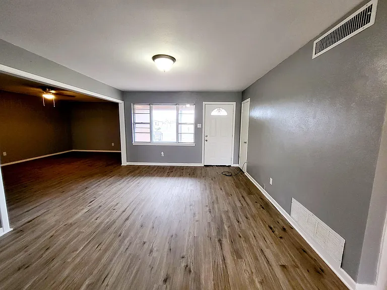 3505 Houston Ave — Photo 4