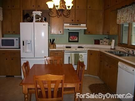 Kitchen with lots of Cabinets