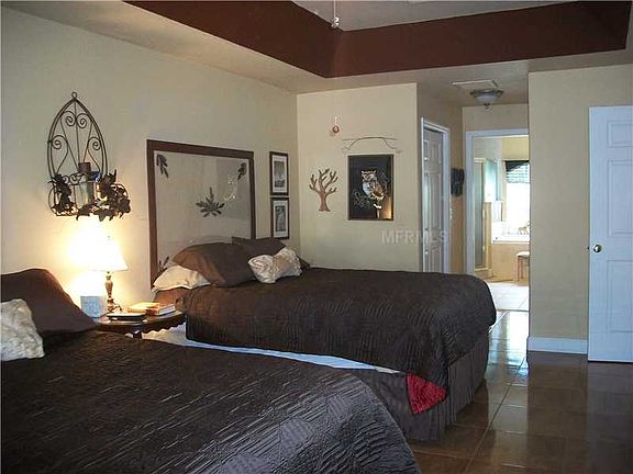 4th image of 954 Landmark Cir S
