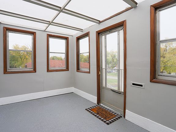 2nd image of 3340 Forest Lawn Ave