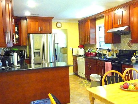 4th image of 5 Hattie Ln