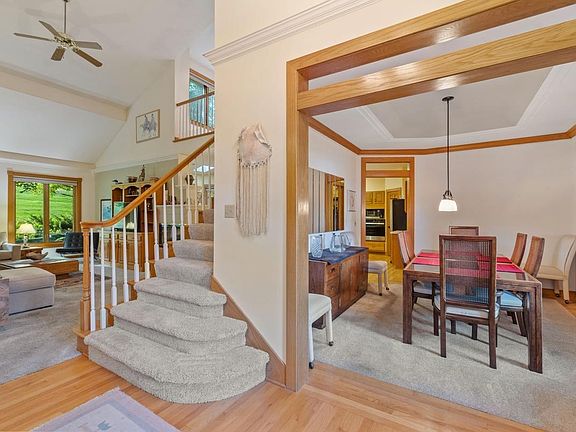 3rd image of 1405 Mayflower Dr