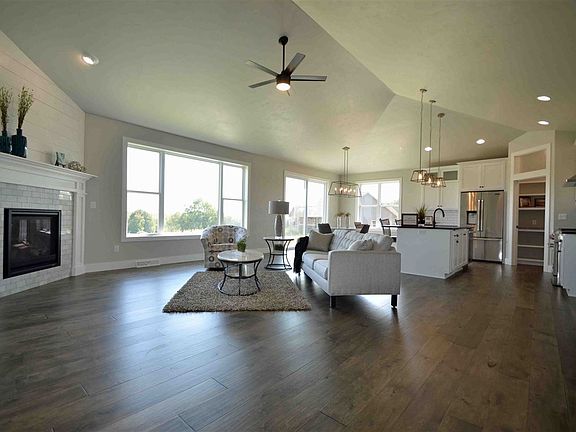 Greatroom / Gas Log FP