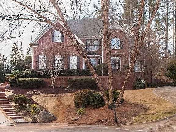 2nd image of 4000 Honeytree Ln NE