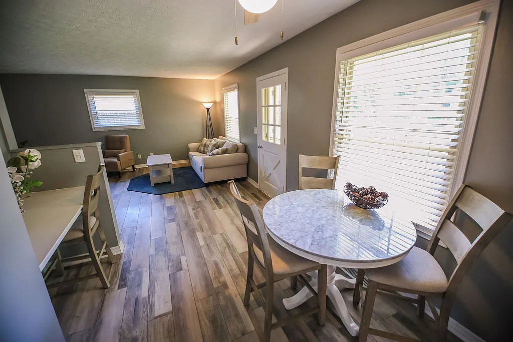 3 bed, 1176 sqft, $3,250 — Photo 2